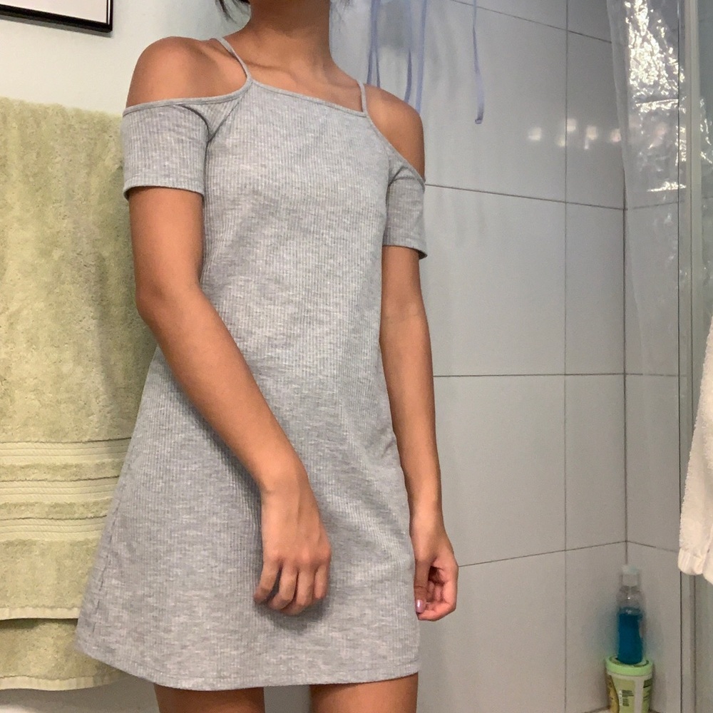 Cold shoulder dress - Picture 1 of 2